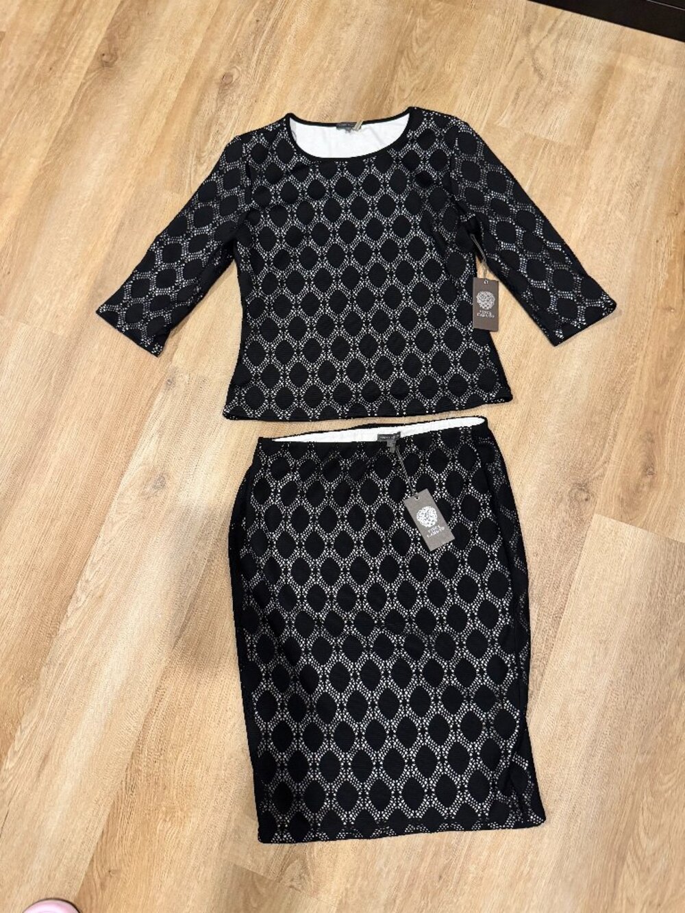 NWT - Vintage VINCE CAMUTO Matching Skirt Set